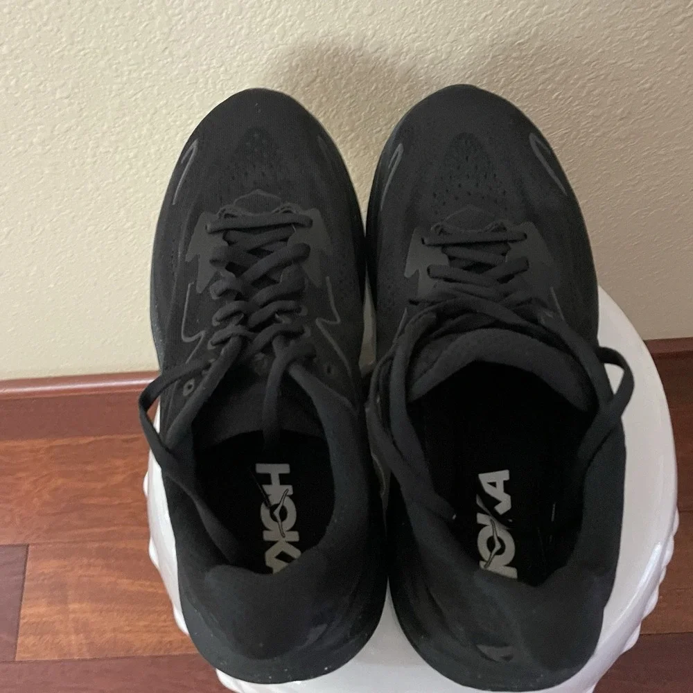 Hoka Clifton 10 Running Shoes Sneakers Black 1162050 Women's Sz 8.5D Wide B2